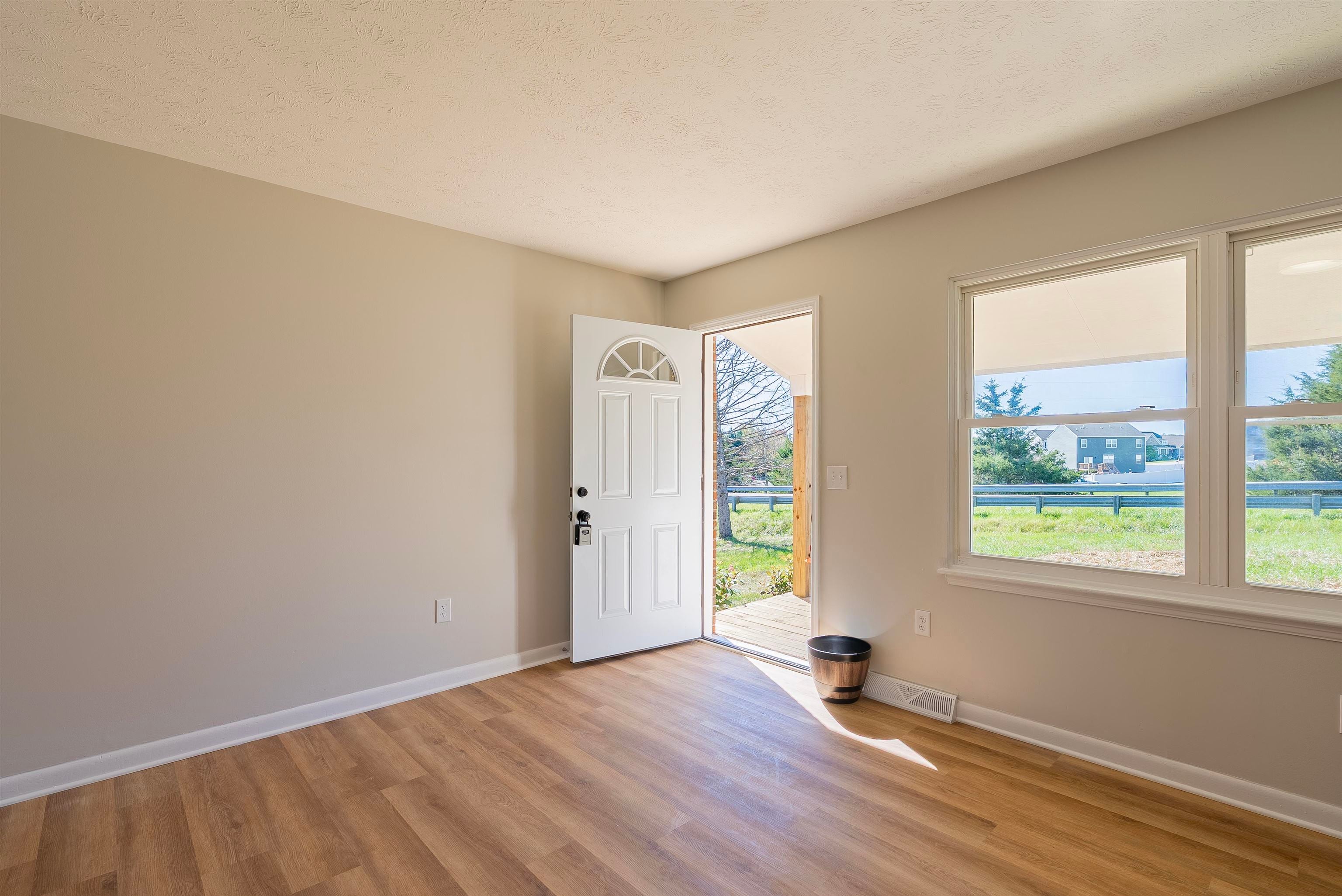 504 STEELES FORT RD