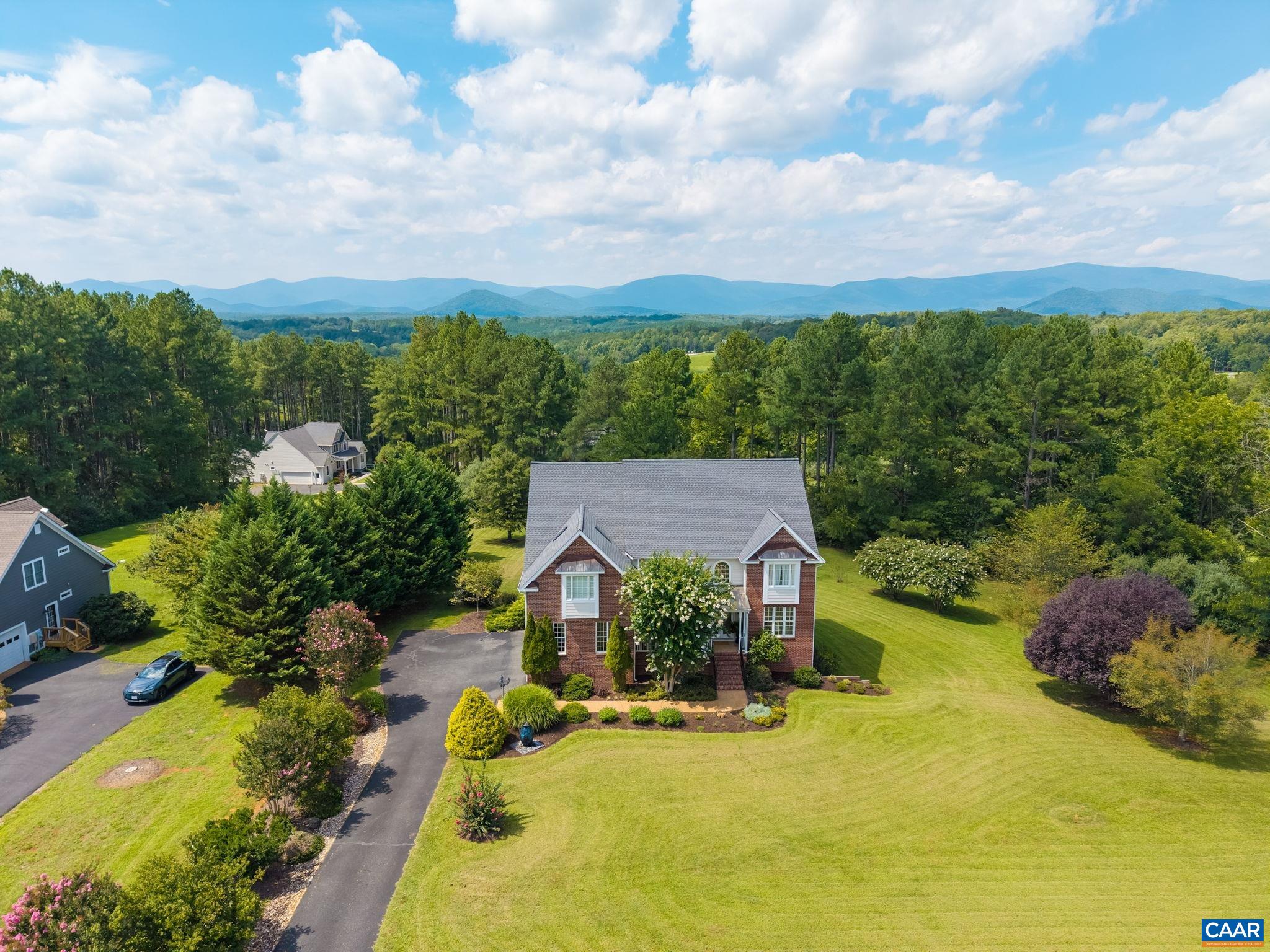 38 RIDGEVIEW DR