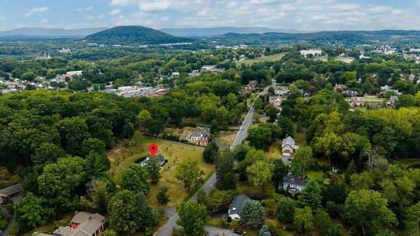 1431 DOGWOOD RD, STAUNTON, VA 24401 - Image f092d1e608ab2c1b4bc99b2833bc01ae/1948120694