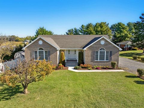 Photo of 107 Shenell Dr, Mt Jackson, VA 22842 (MLS # 669916)