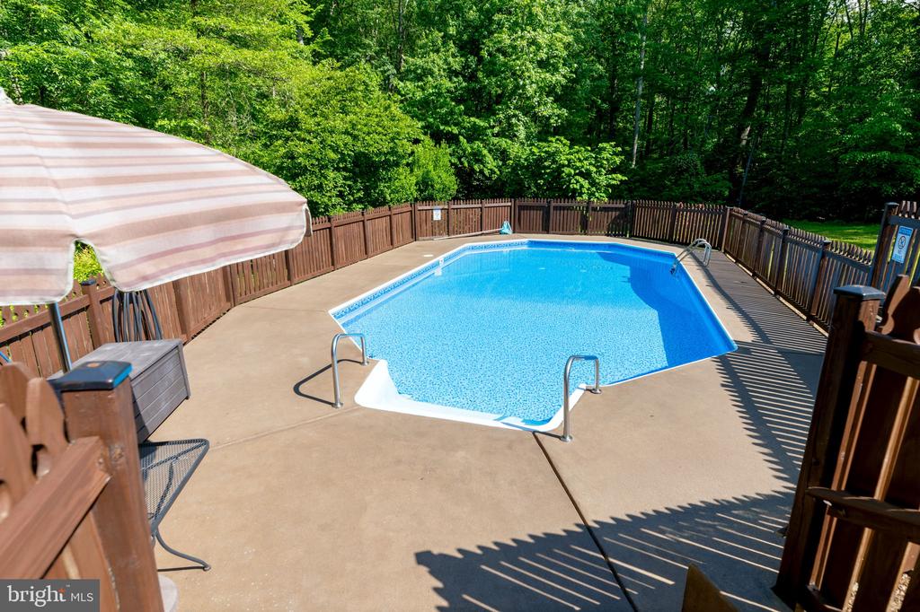 248 OAKWOOD DR