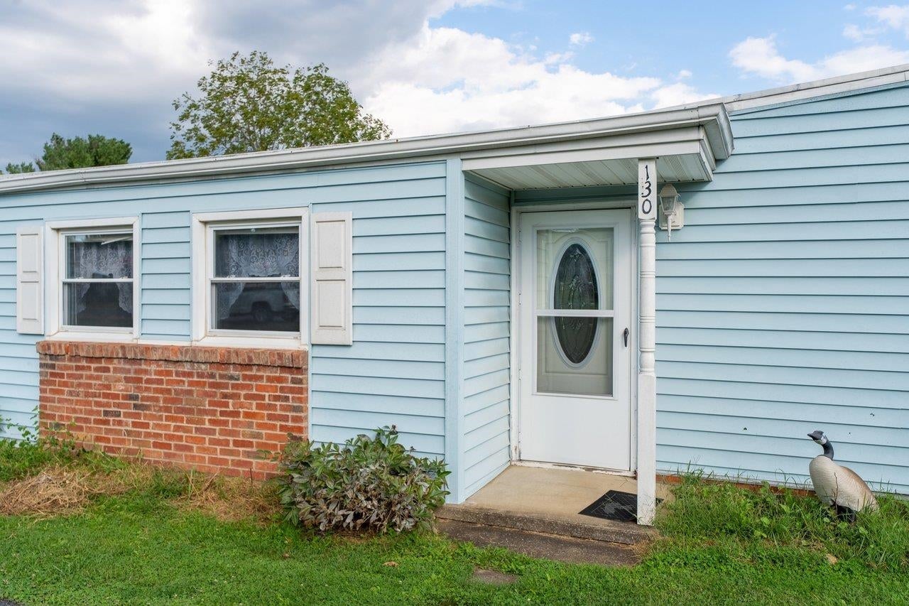 130 STONELEIGH DR