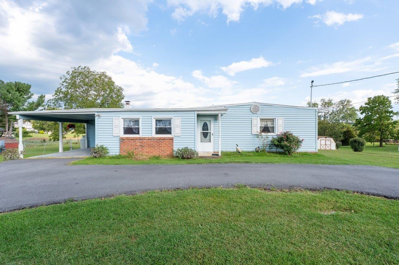 130 STONELEIGH DR