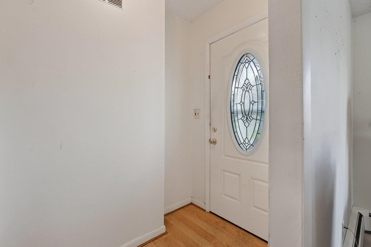 130 STONELEIGH DR