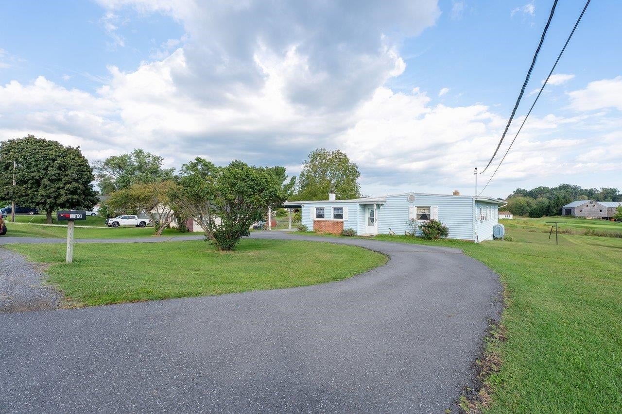 130 STONELEIGH DR