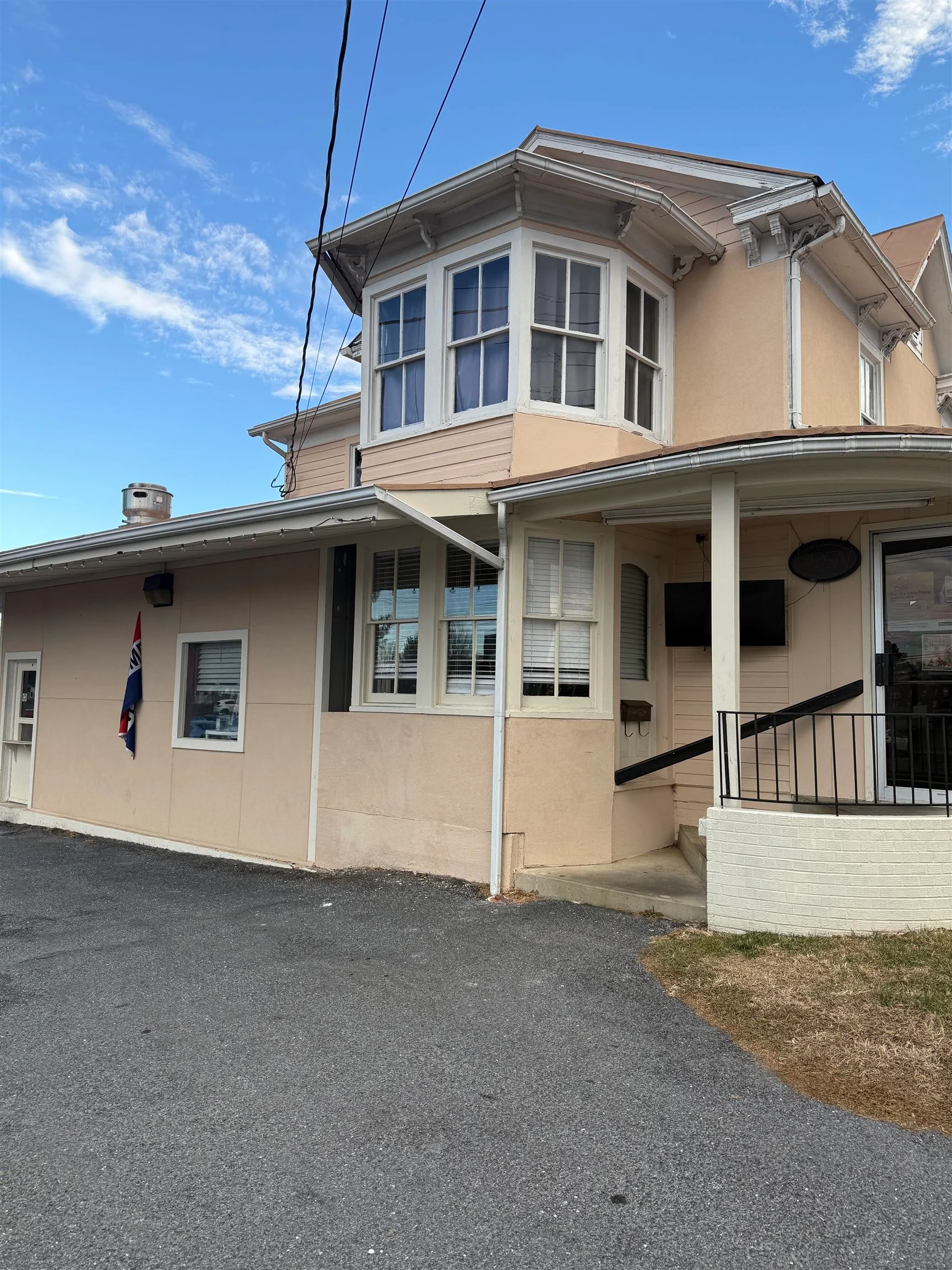 305 Main St N