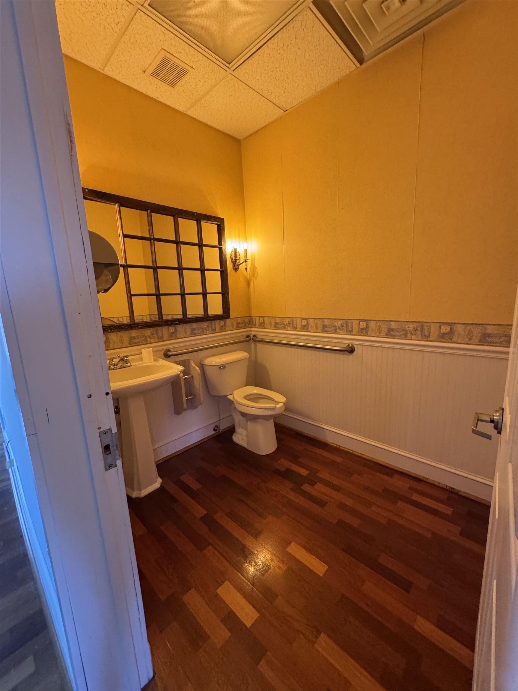 13 LONG MEADOW RD