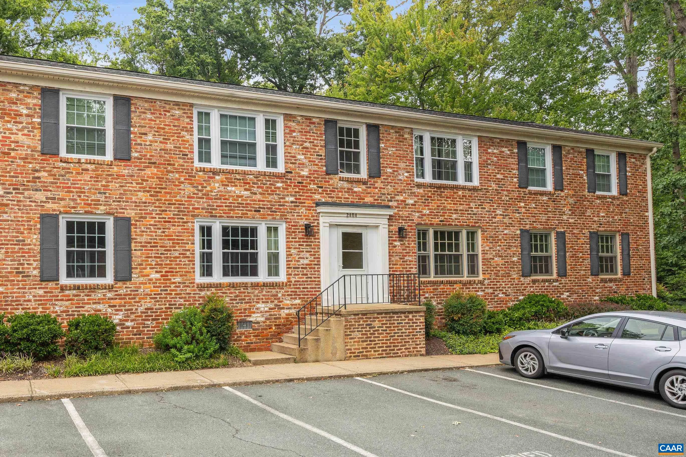 2404 Barracks Ct Unit 1