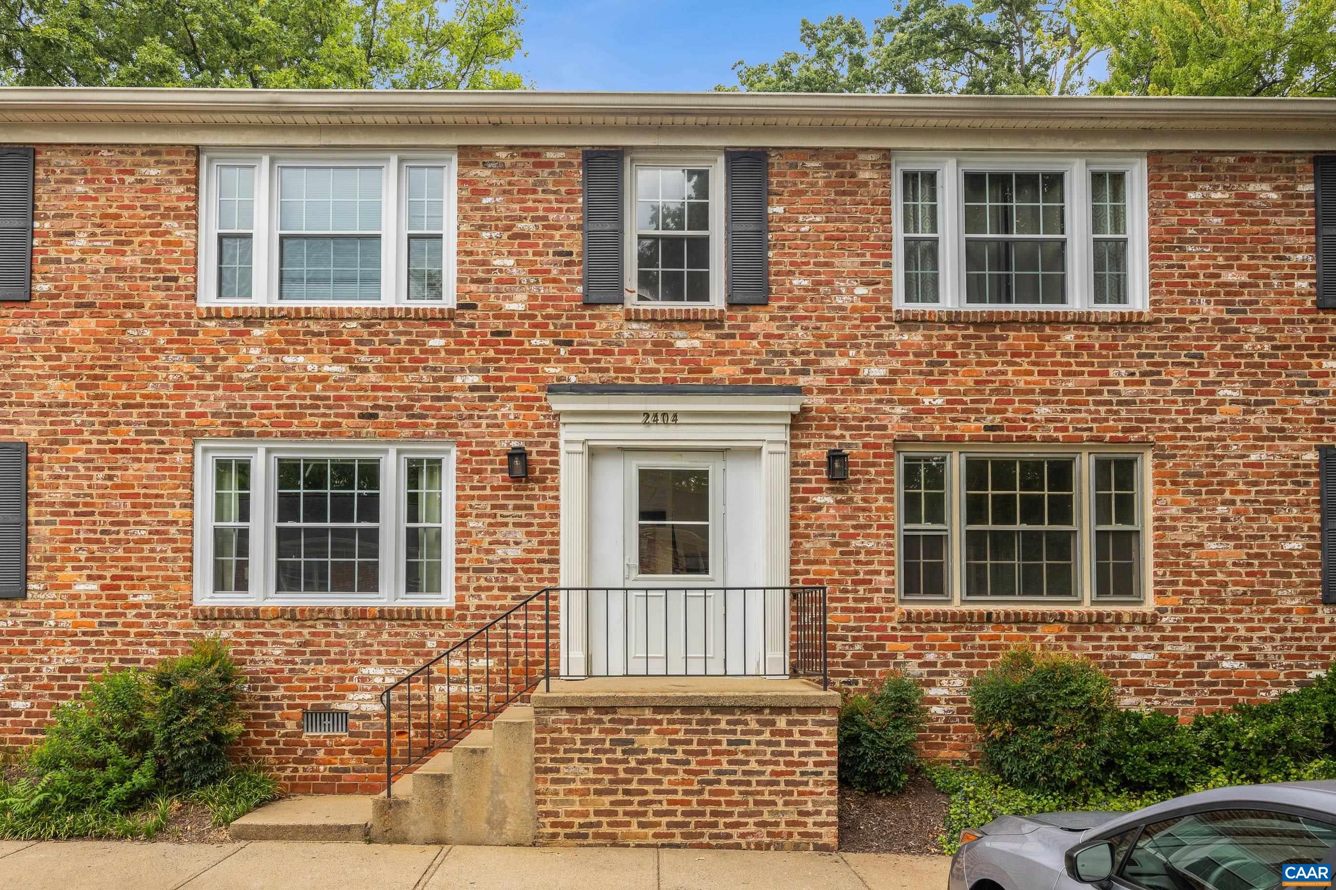 2404 BARRACKS CT 1