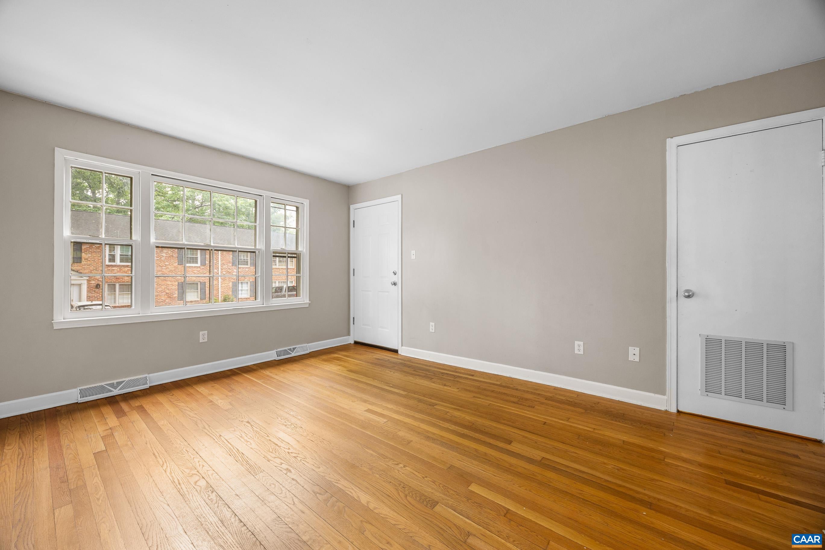 2404 BARRACKS CT 1