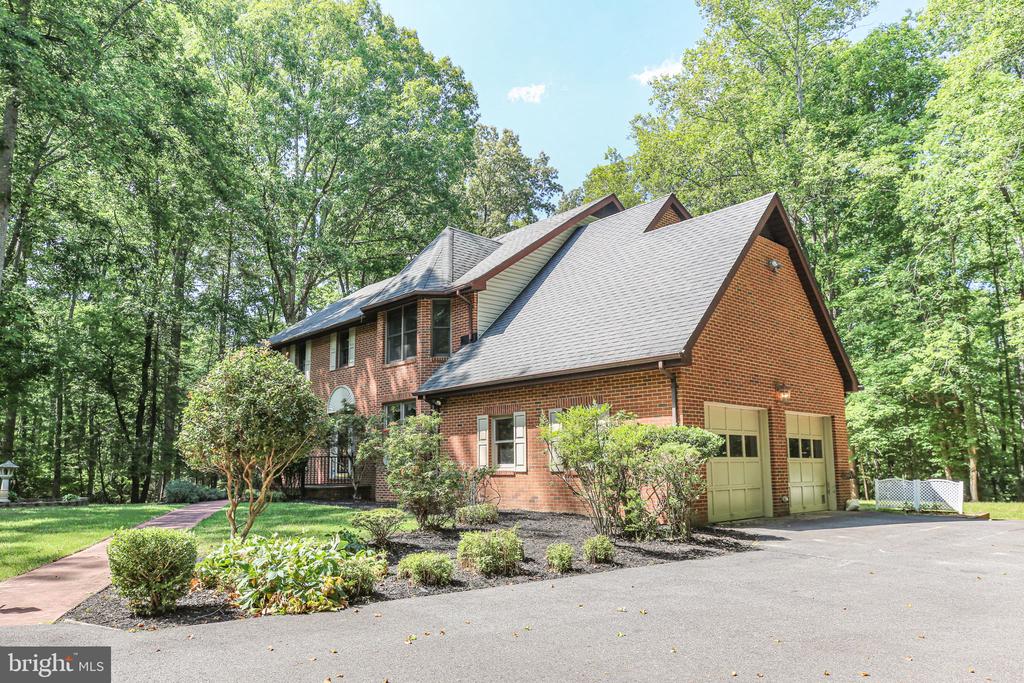 11 RIVER OAK PL