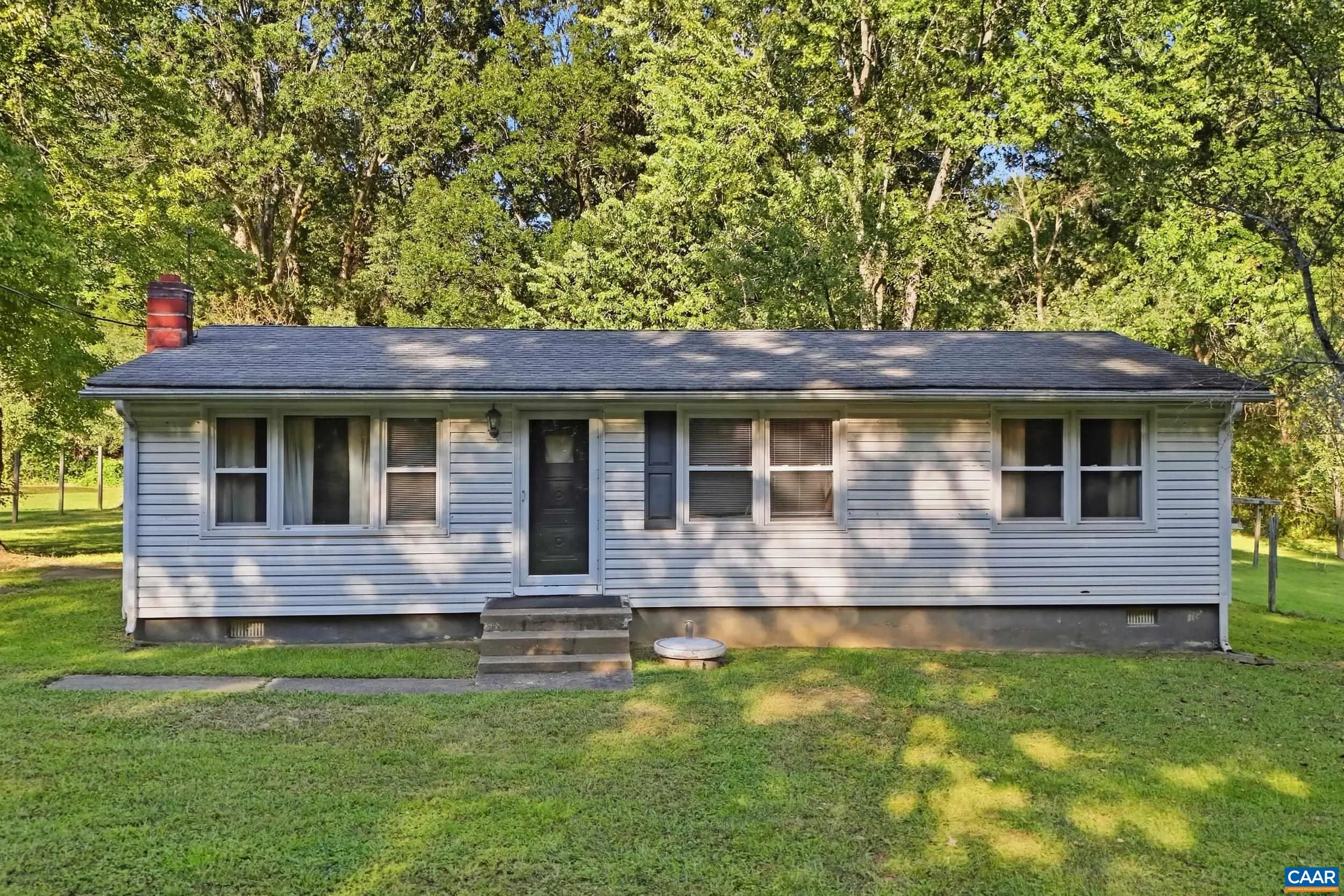 1104 Old Louisa Rd