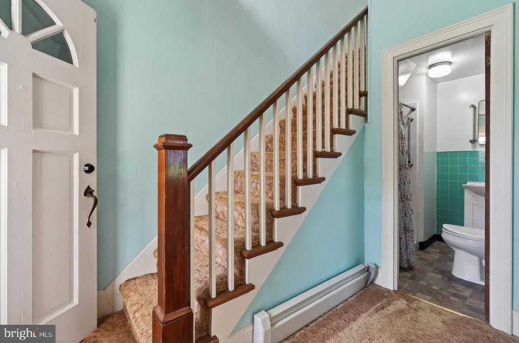 302 WOODLAND AVE