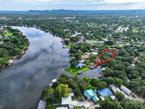 Photo of 2001 Granite Cv, Kingsland, TX 78639 (MLS # 175978)