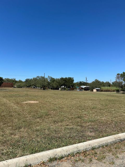 Photo of 203 Post Oak, Llano, TX 78643 (MLS # 175167)