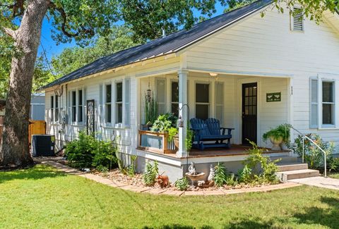 Photo of 508 S Vandeveer St, Burnet, TX 78611 (MLS # 174977)