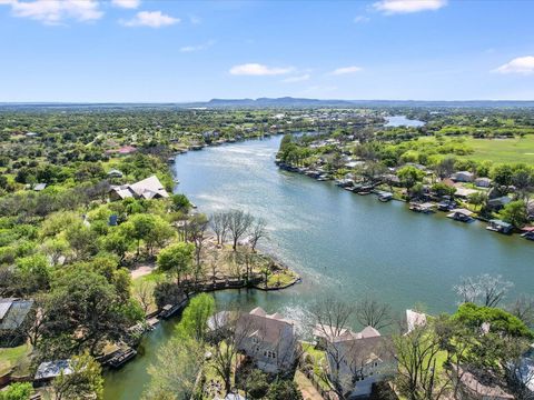 Photo of 1332 S Lakeside Drive, Kingsland, TX 78611 (MLS # 176827)