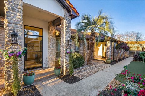 Photo of 402 Horseshoe Bay North Blvd, Horseshoe Bay, TX 78657 (MLS # 176975)