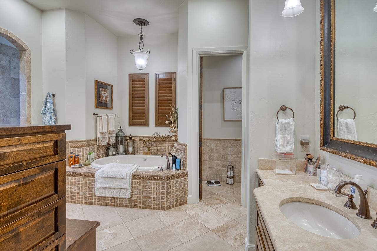 Horseshoe Bay, Texas, 78657, United States, 4 Bedrooms Bedrooms, ,4 BathroomsBathrooms,Residential,Active,2027047