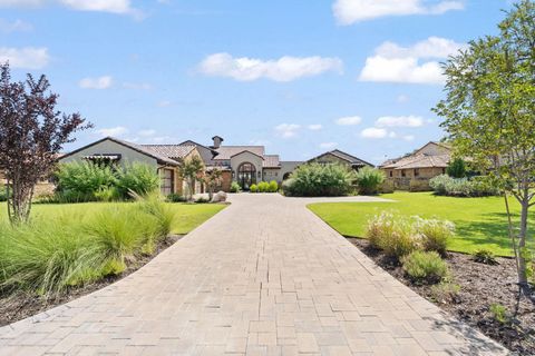 Photo of 120 Plaza Escondido, Horseshoe Bay, TX 78657 (MLS # 175113)