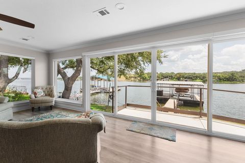 Photo of 516 Island Lodges Dr, Buchanan Dam, TX 78609 (MLS # 174773)