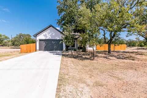 Photo of 301 E Stonecastle Drive, Granite Shoals, TX 78654 (MLS # 176189)
