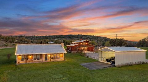 Photo of 800 Quarter Horse Cir, Kingsland, TX 78639 (MLS # 173613)