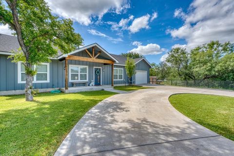 Photo of 1306 Prairie Creek Dr, Granite Shoals, TX 78654 (MLS # 174323)