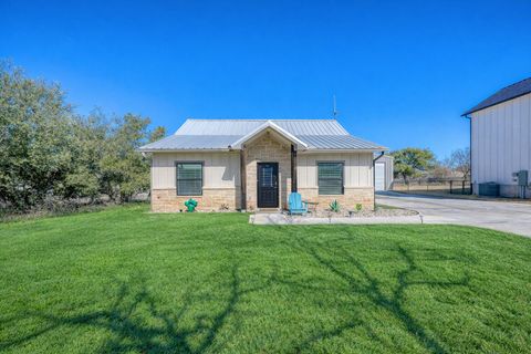 Photo of 308 Oak Dr, Kingsland, TX 78639 (MLS # 176600)