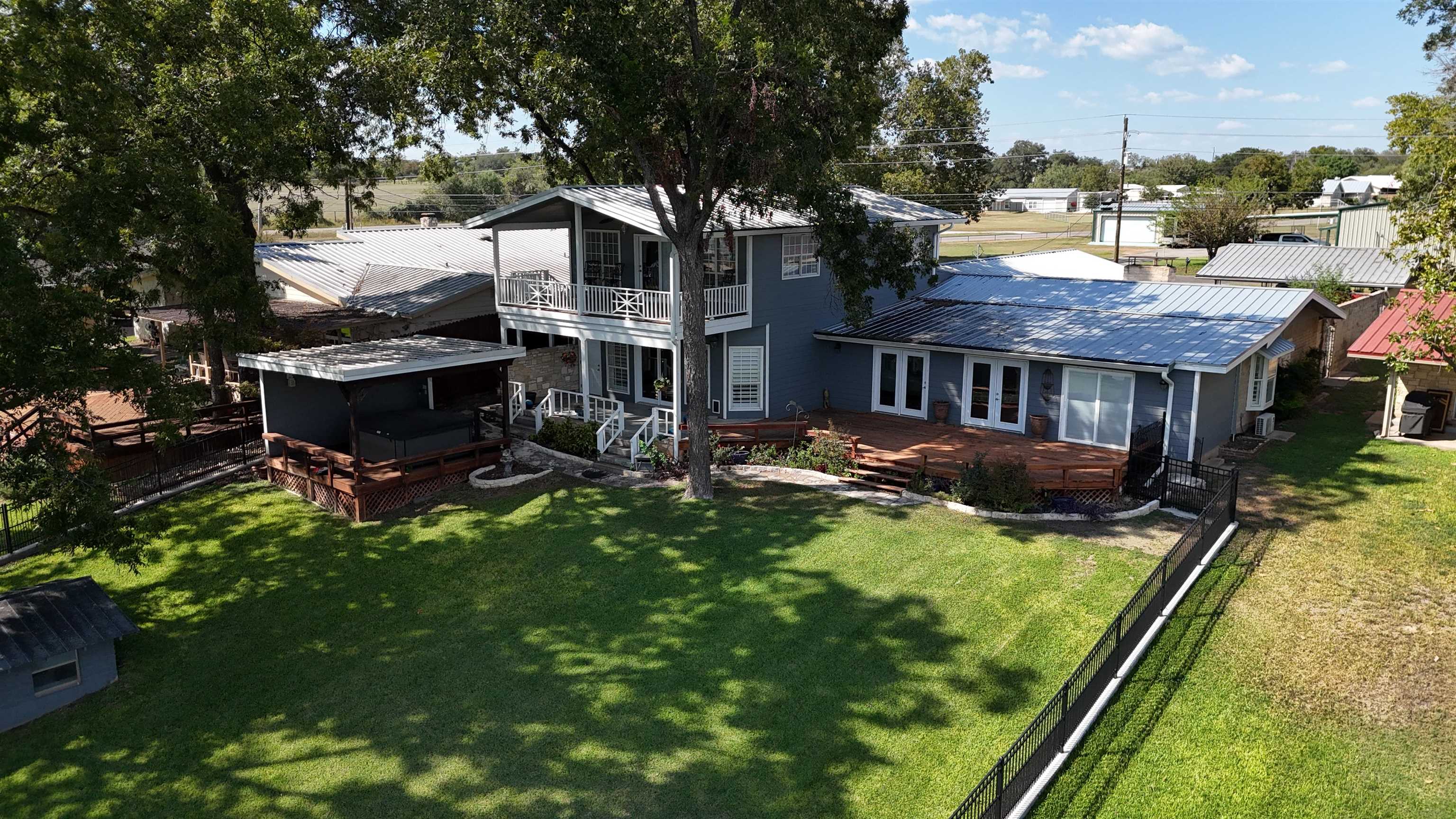 1912 Bluebonnet Lane