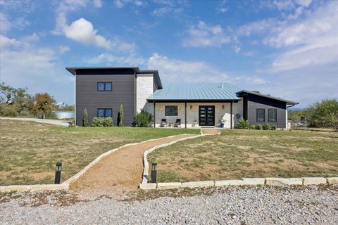 Photo of 108 Schoolhouse Ln, Spicewood, TX 78669 (MLS # 175687)