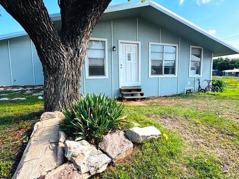 207 E Navarro Street, Llano, TX 78643 - #: 173238