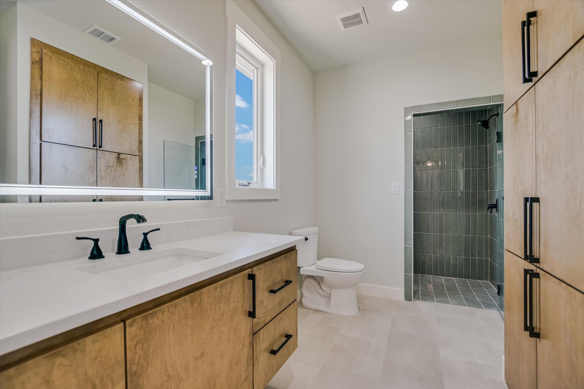 Kingsland, Texas, 78639, United States, 5 Bedrooms Bedrooms, ,6 BathroomsBathrooms,Residential,Active,2044196