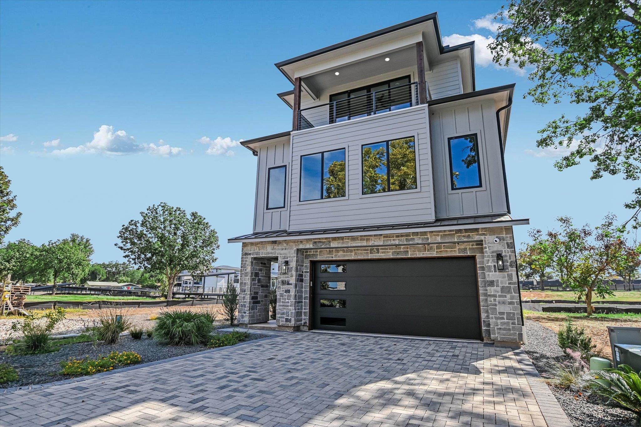 Kingsland, Texas, 78639, United States, 5 Bedrooms Bedrooms, ,6 BathroomsBathrooms,Residential,Active,2044196