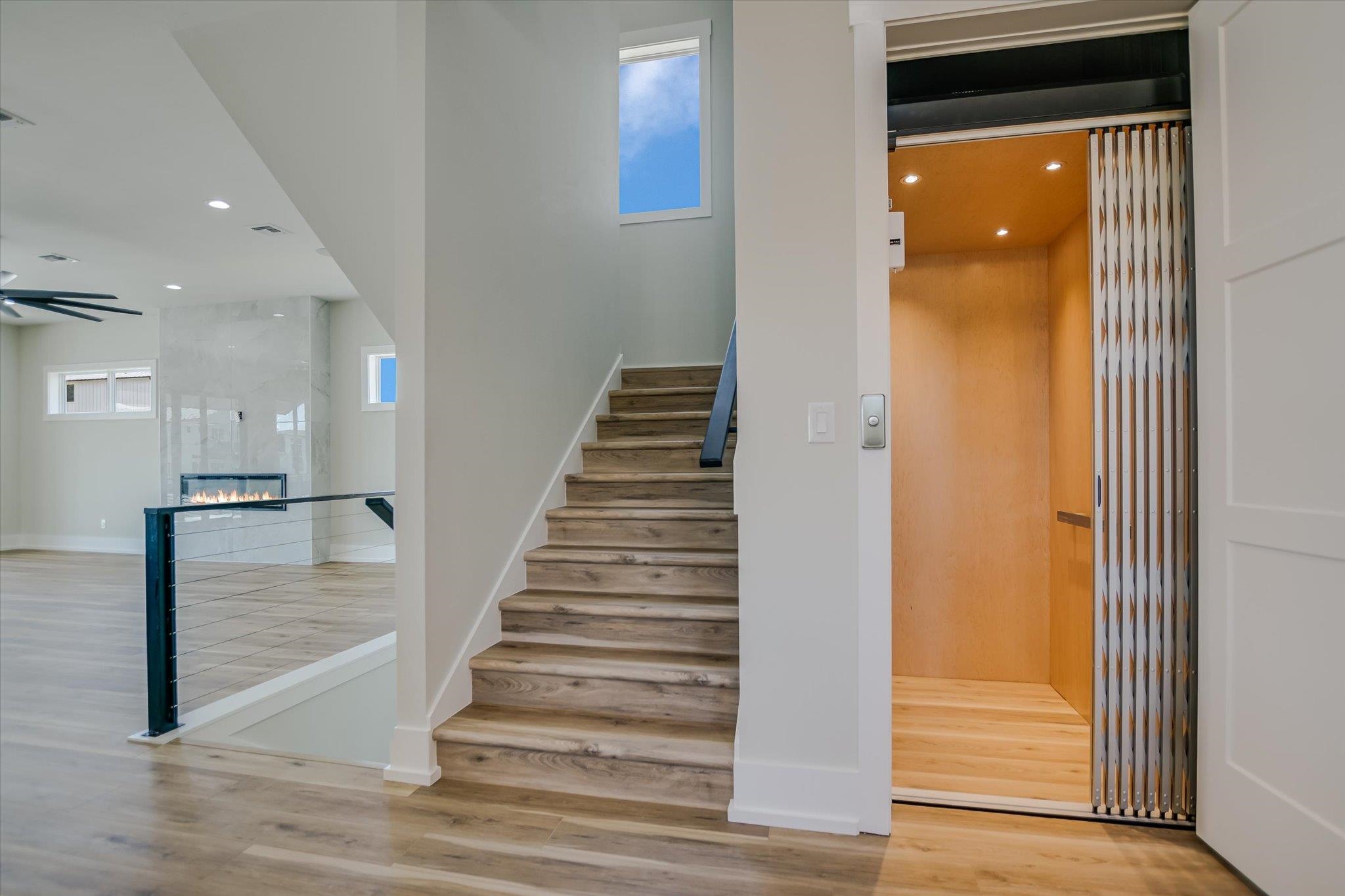Kingsland, Texas, 78639, United States, 5 Bedrooms Bedrooms, ,6 BathroomsBathrooms,Residential,Active,2044196