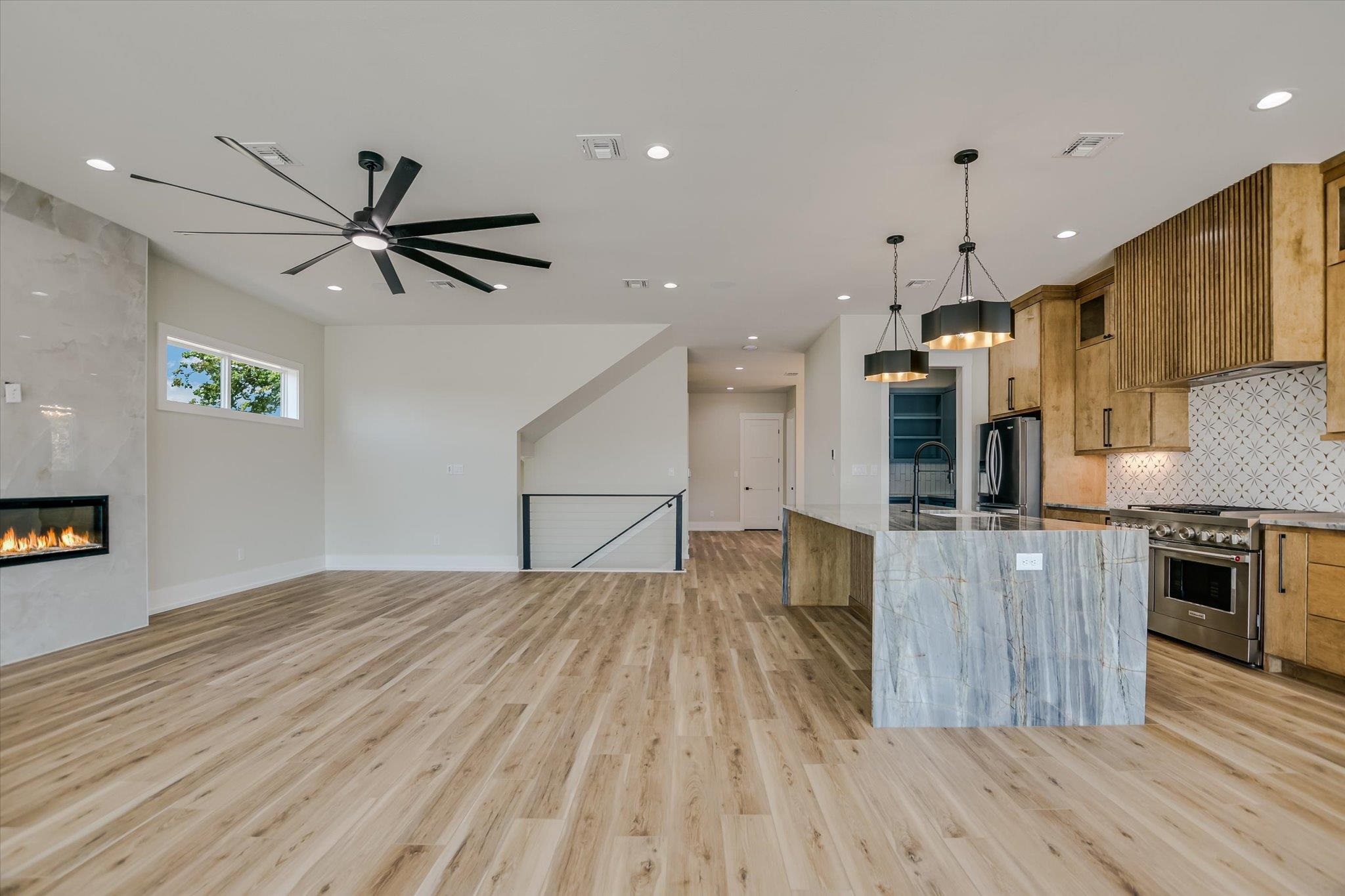 Kingsland, Texas, 78639, United States, 5 Bedrooms Bedrooms, ,6 BathroomsBathrooms,Residential,Active,2044196