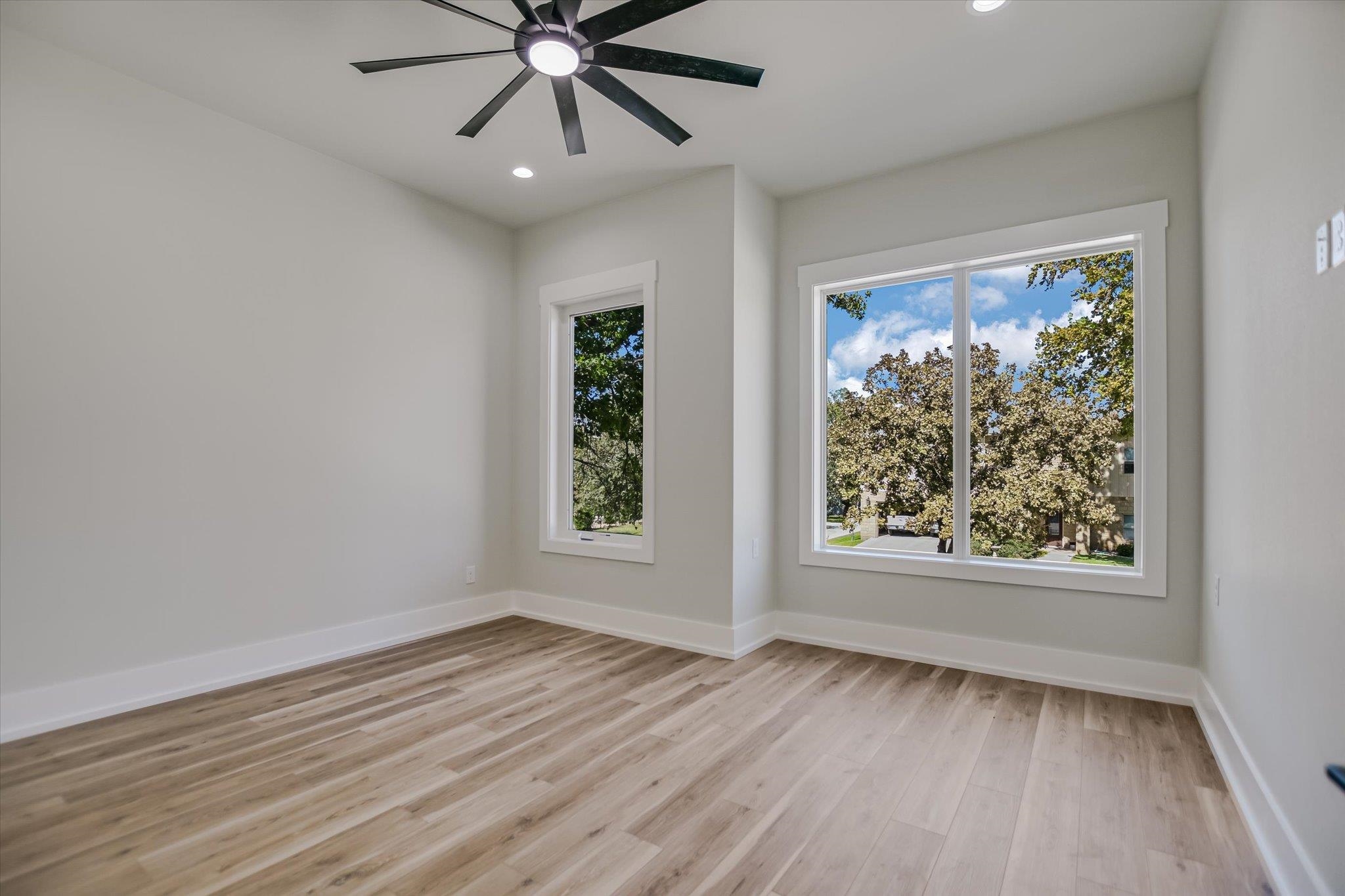 Kingsland, Texas, 78639, United States, 5 Bedrooms Bedrooms, ,6 BathroomsBathrooms,Residential,Active,2044196