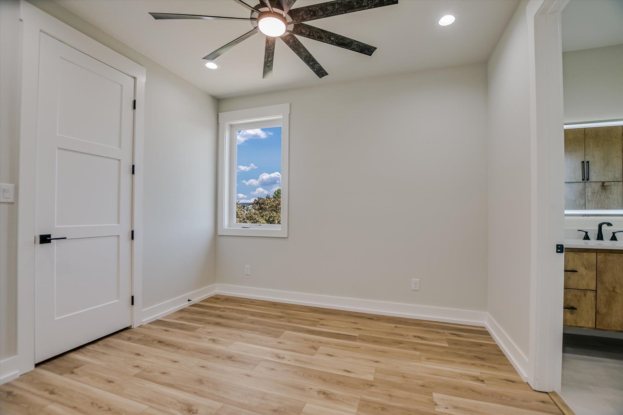 Kingsland, Texas, 78639, United States, 5 Bedrooms Bedrooms, ,6 BathroomsBathrooms,Residential,Active,2044196