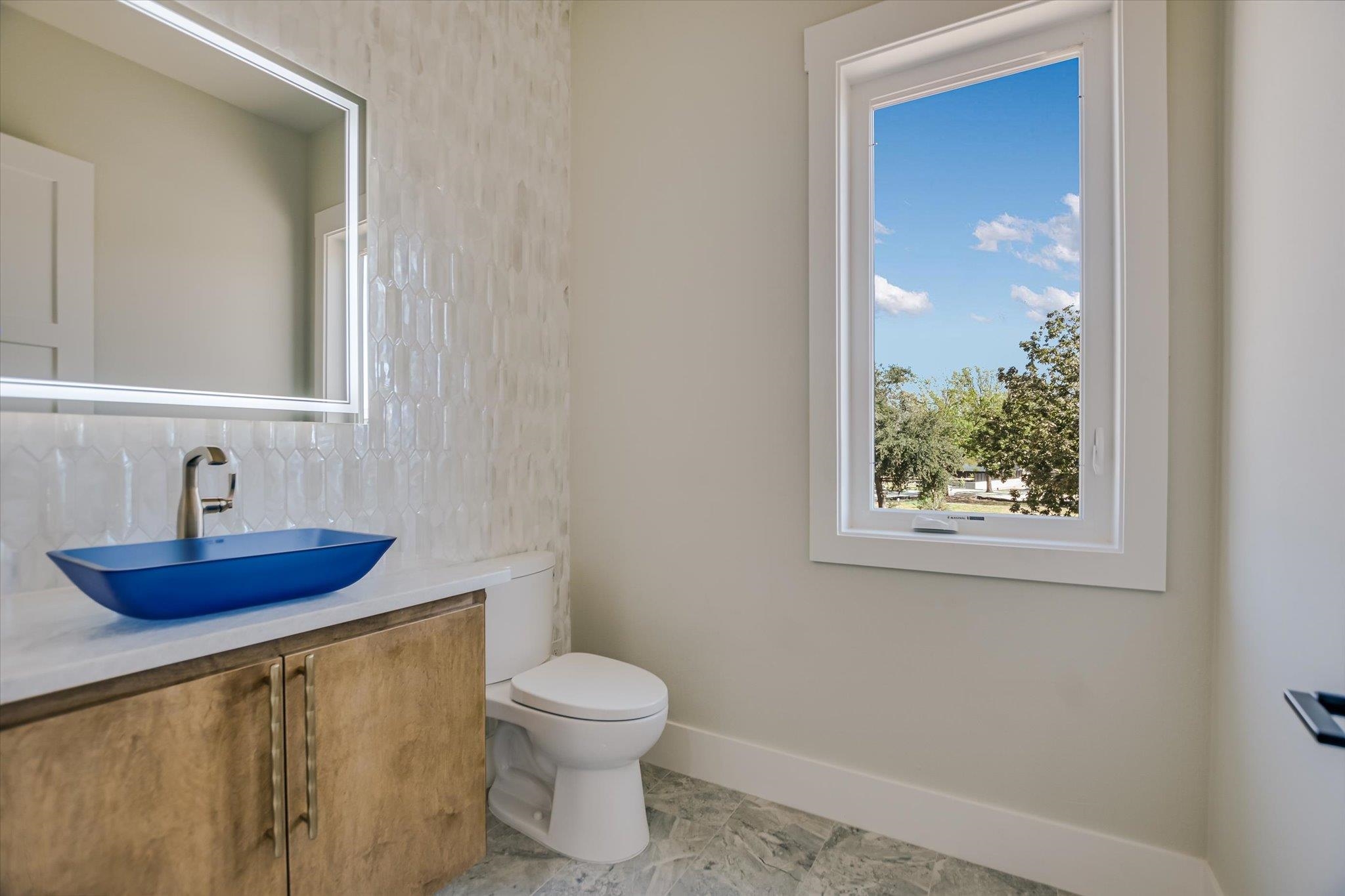 Kingsland, Texas, 78639, United States, 5 Bedrooms Bedrooms, ,6 BathroomsBathrooms,Residential,Active,2044196