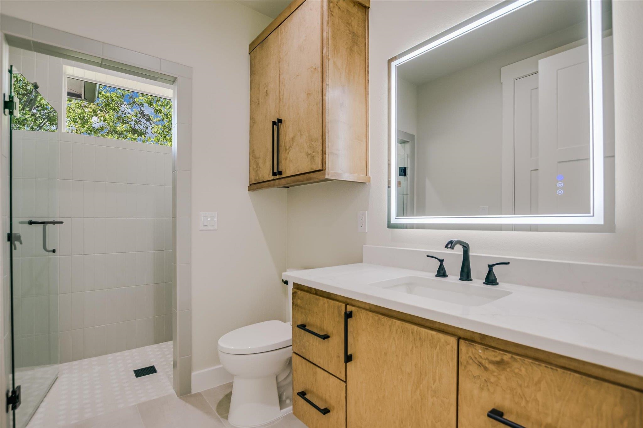 Kingsland, Texas, 78639, United States, 5 Bedrooms Bedrooms, ,6 BathroomsBathrooms,Residential,Active,2044196