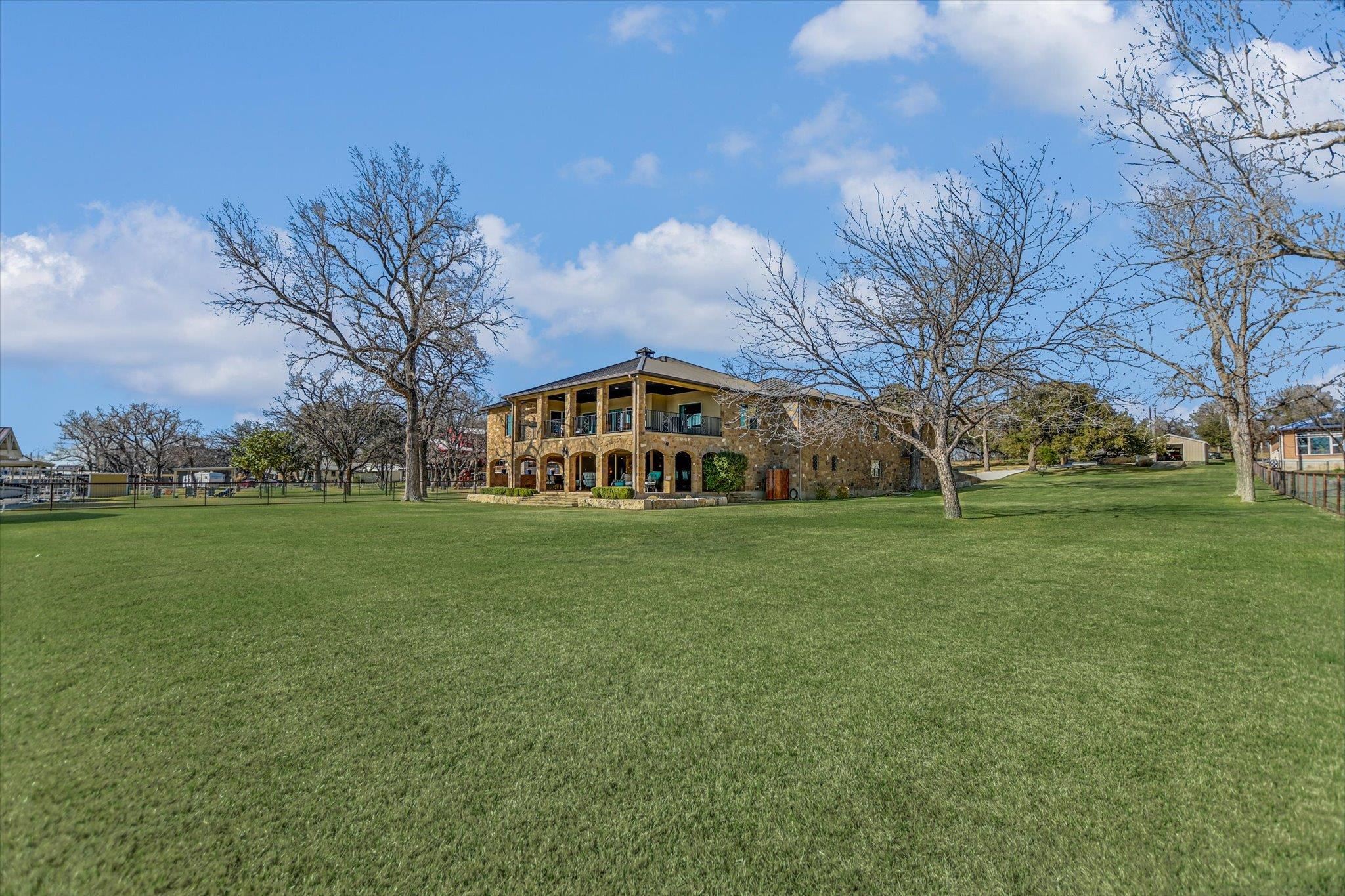 Positioned on two Lake LBJ waterfront lots, 360 Campa Pajama offers ap – image 38