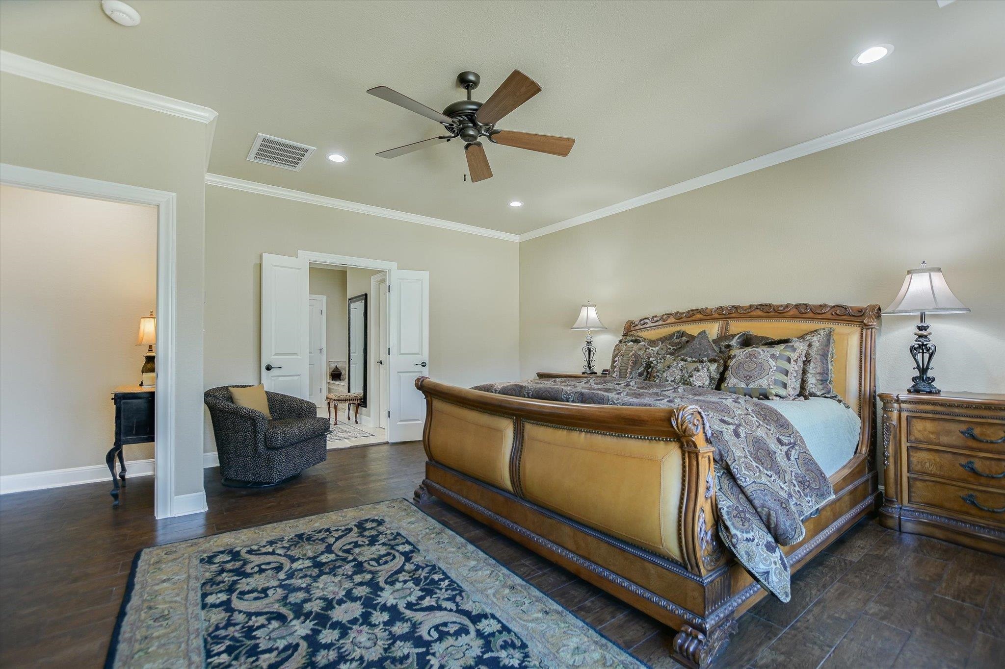 Positioned on two Lake LBJ waterfront lots, 360 Campa Pajama offers ap – image 20