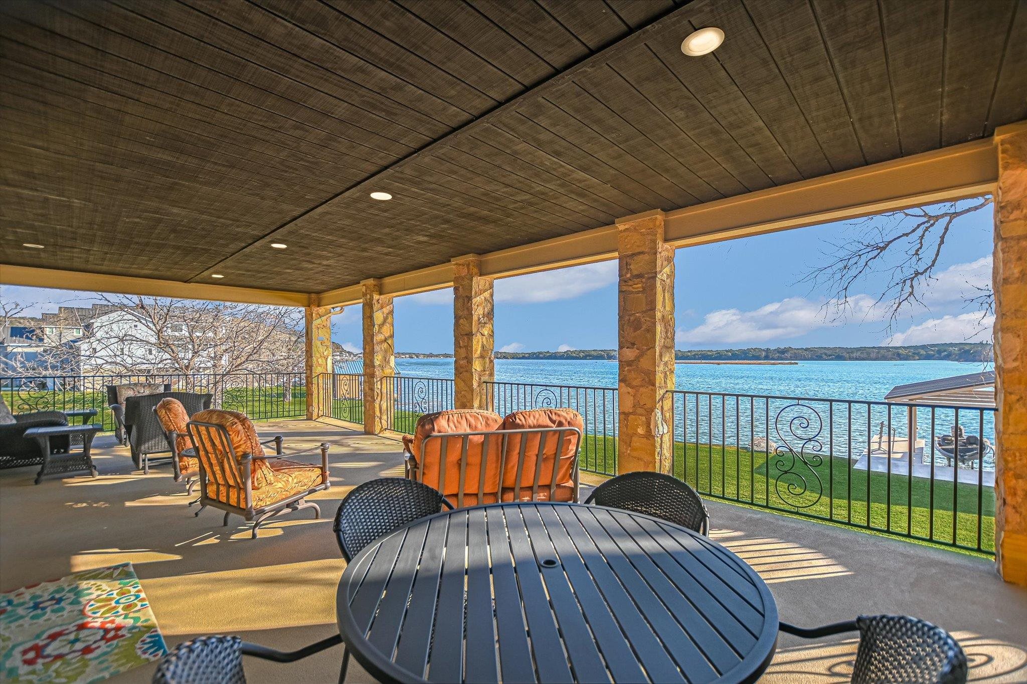 Positioned on two Lake LBJ waterfront lots, 360 Campa Pajama offers ap – image 30