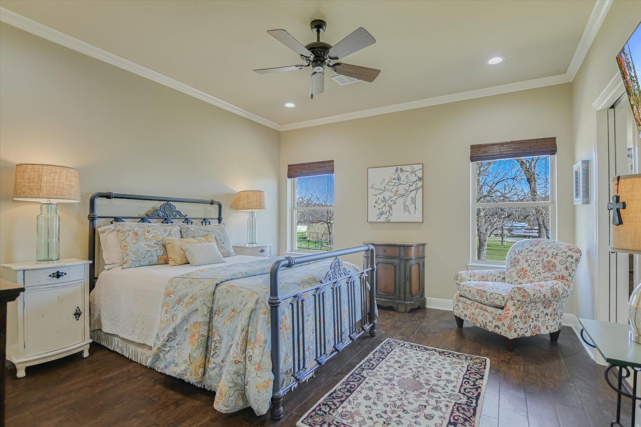 Positioned on two Lake LBJ waterfront lots, 360 Campa Pajama offers ap – image 26