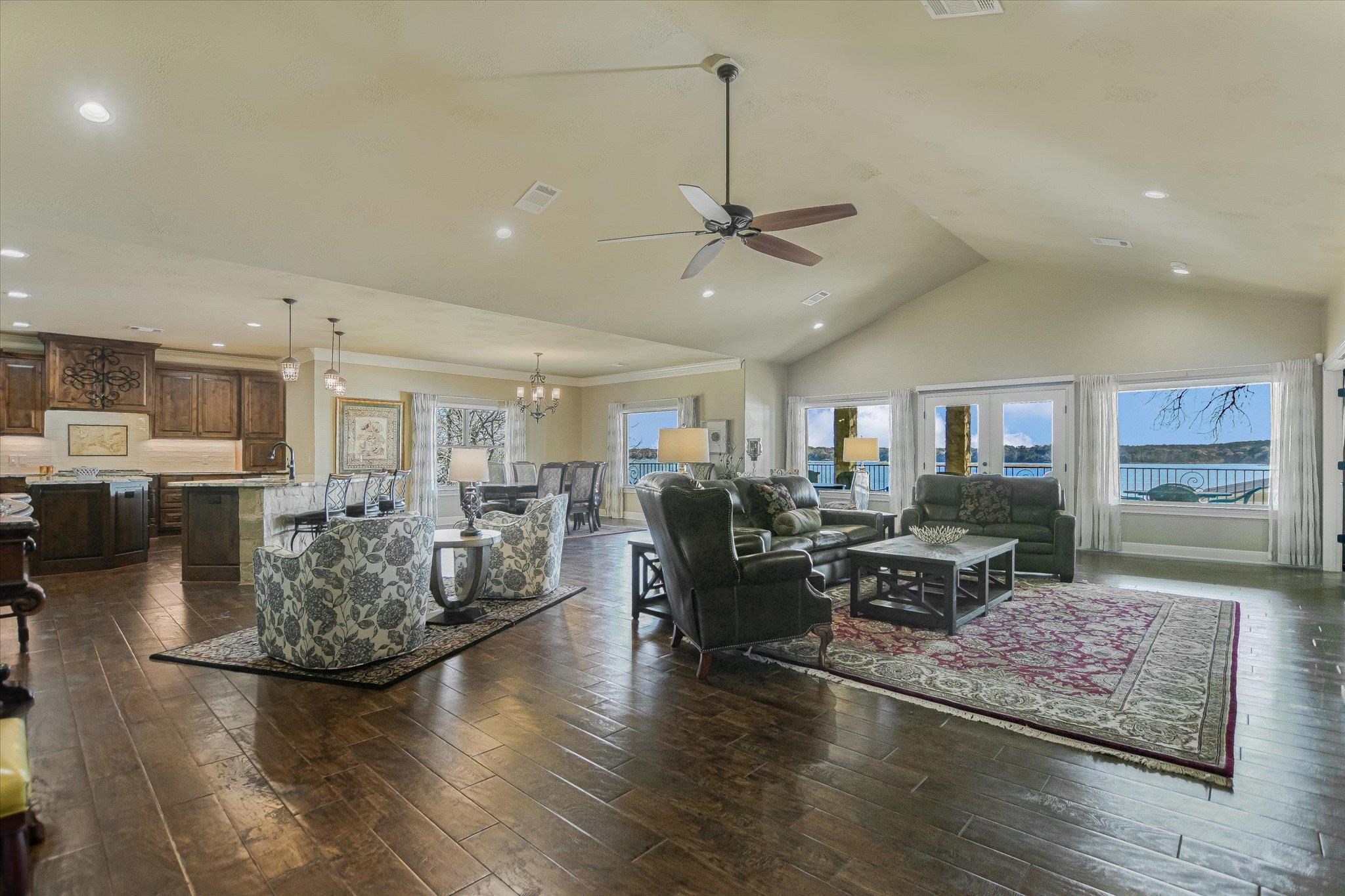 Positioned on two Lake LBJ waterfront lots, 360 Campa Pajama offers ap – image 8