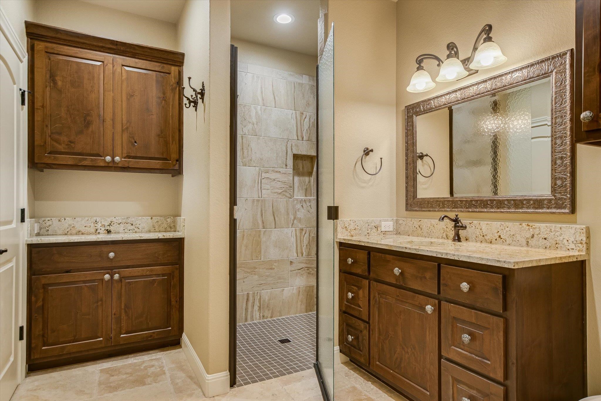 Positioned on two Lake LBJ waterfront lots, 360 Campa Pajama offers ap – image 25