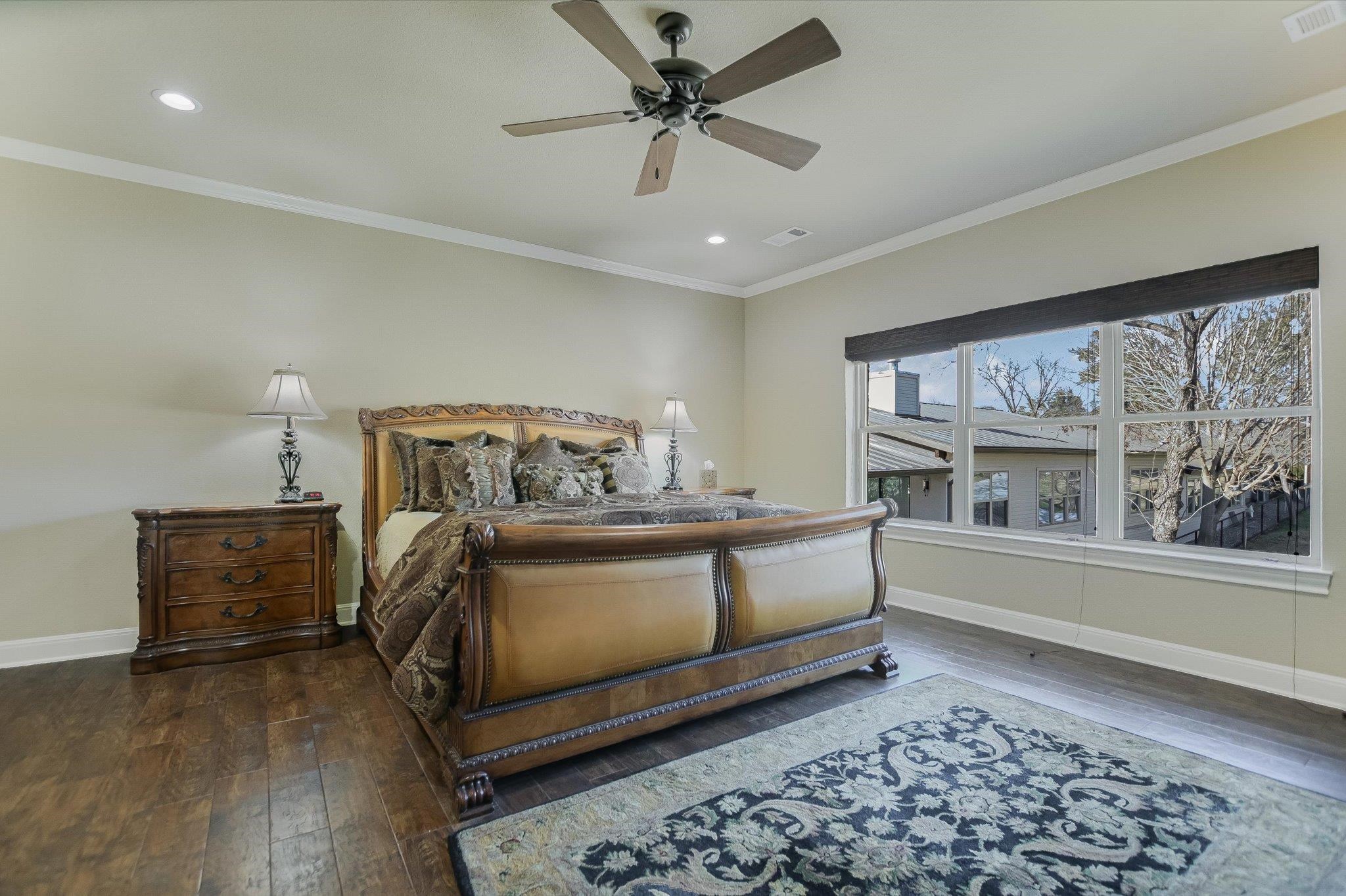 Positioned on two Lake LBJ waterfront lots, 360 Campa Pajama offers ap – image 19