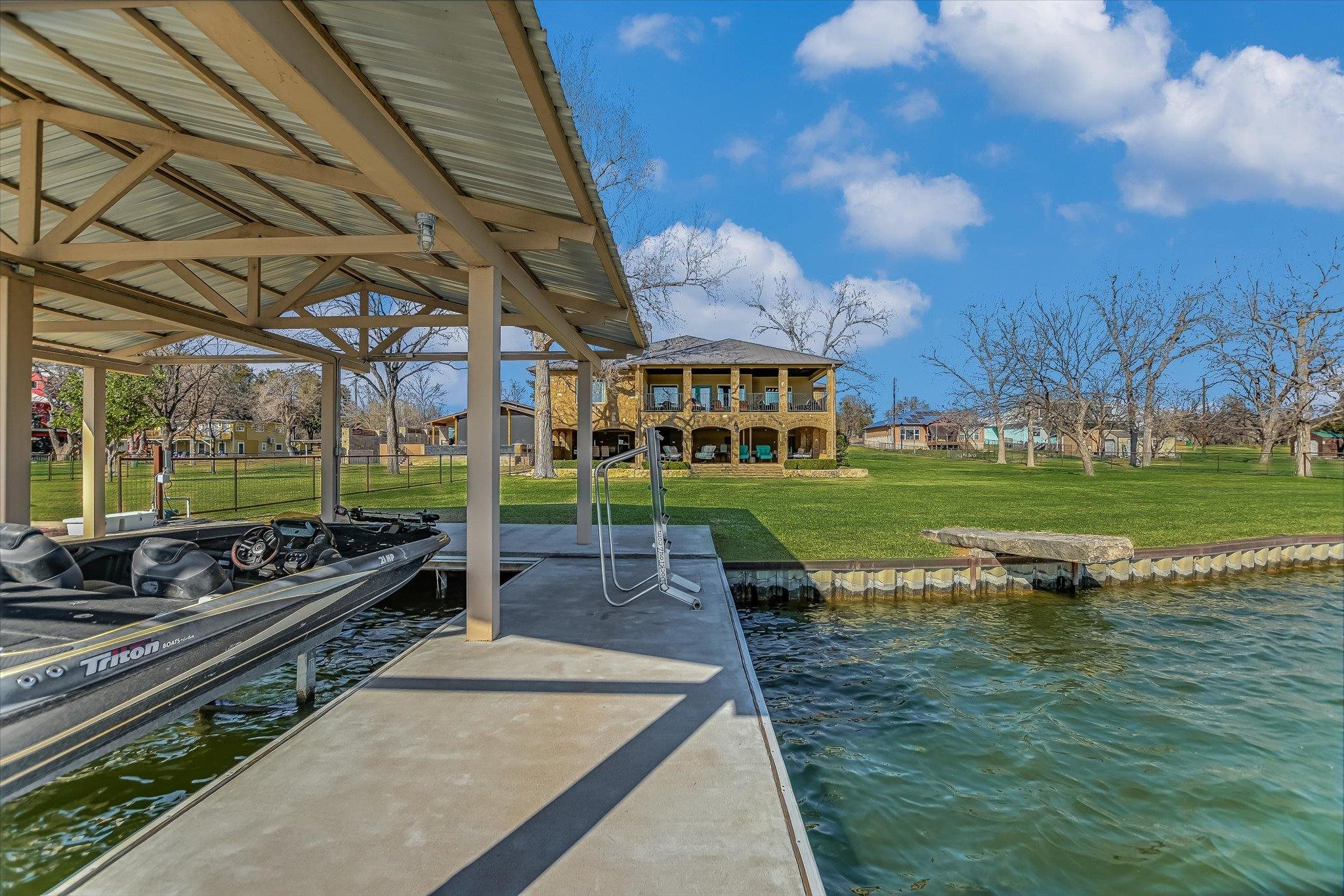 Positioned on two Lake LBJ waterfront lots, 360 Campa Pajama offers ap – image 34