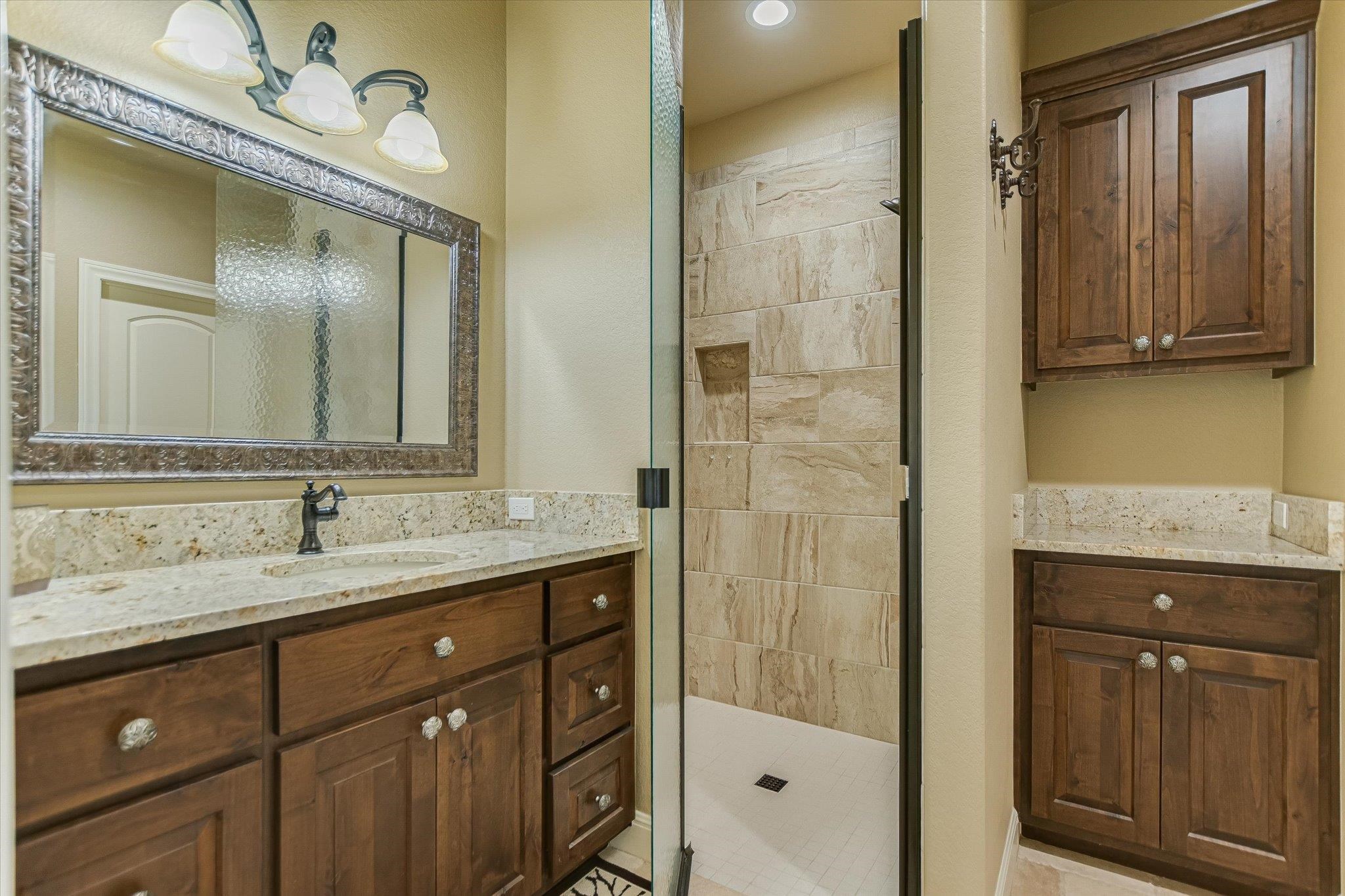 Positioned on two Lake LBJ waterfront lots, 360 Campa Pajama offers ap – image 27