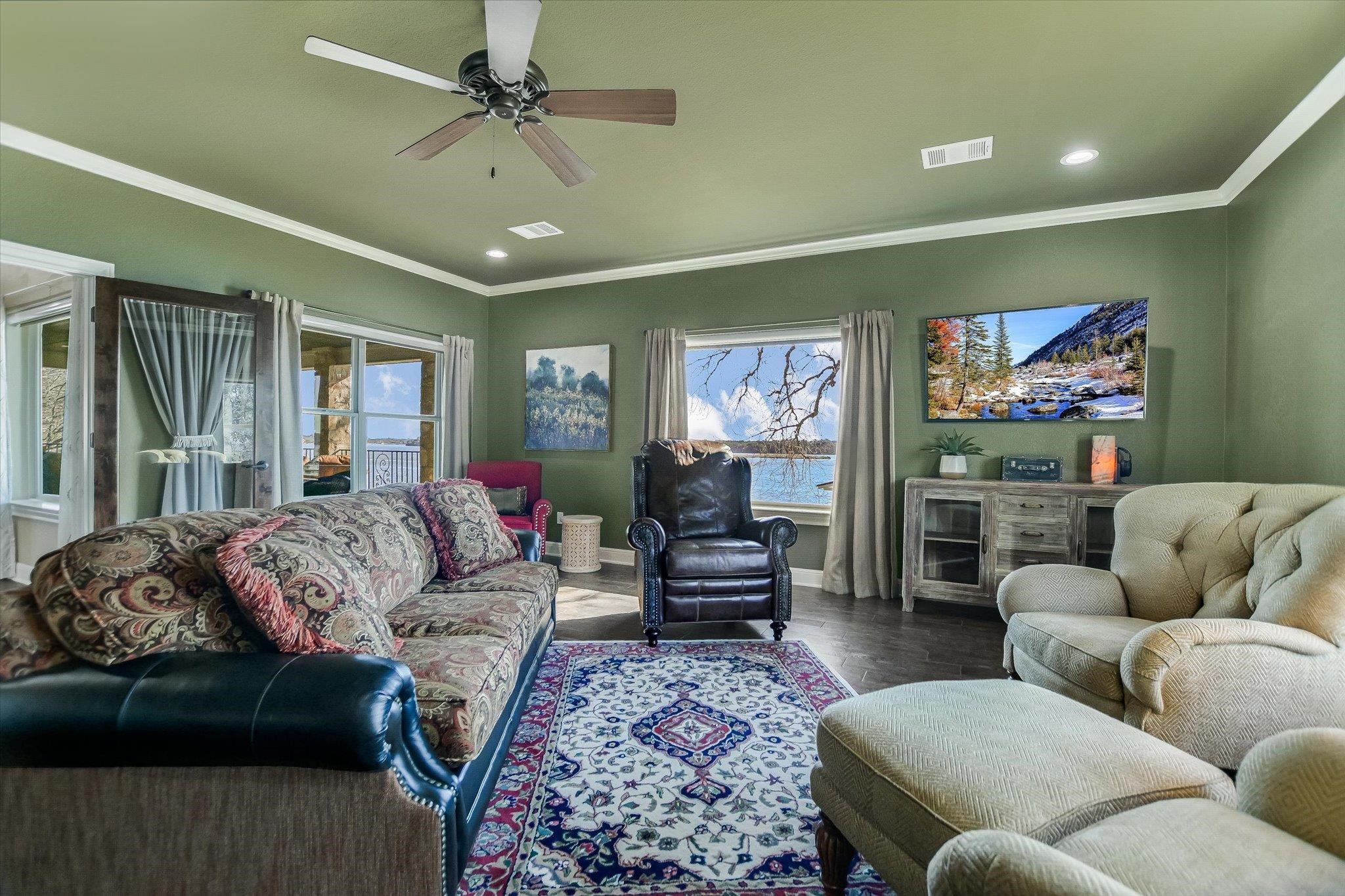 Positioned on two Lake LBJ waterfront lots, 360 Campa Pajama offers ap – image 18